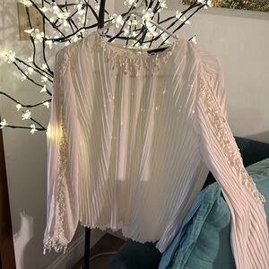 Dainty Lulumari Pleated Blouse